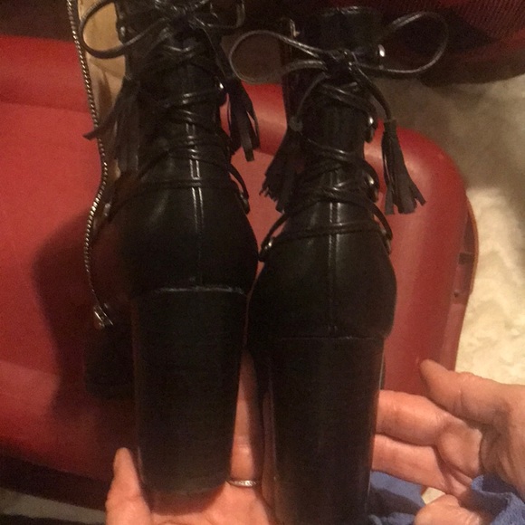 Shoes - Picture 4 of 7